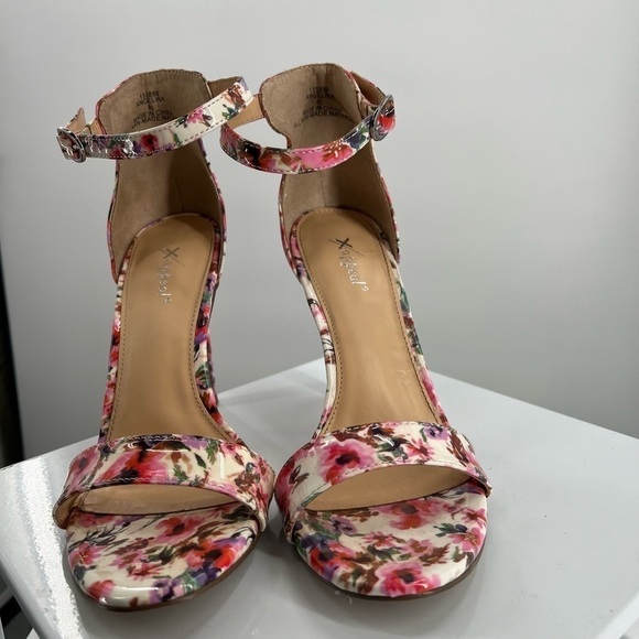 X appeal Angelina Floral Heels Ladies Size 8 1/2 - Picture 2 of 7